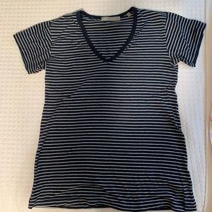 Vince. Essential Pima Cotton V-neck Tee